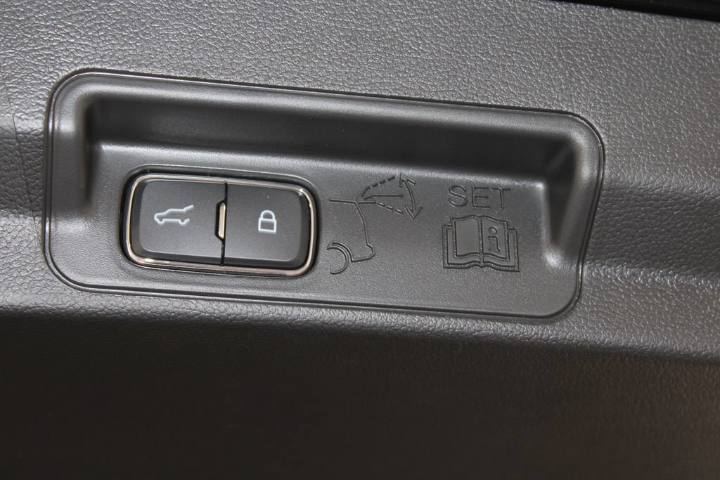 New 2026 Ford Explorer Active RWD image 16