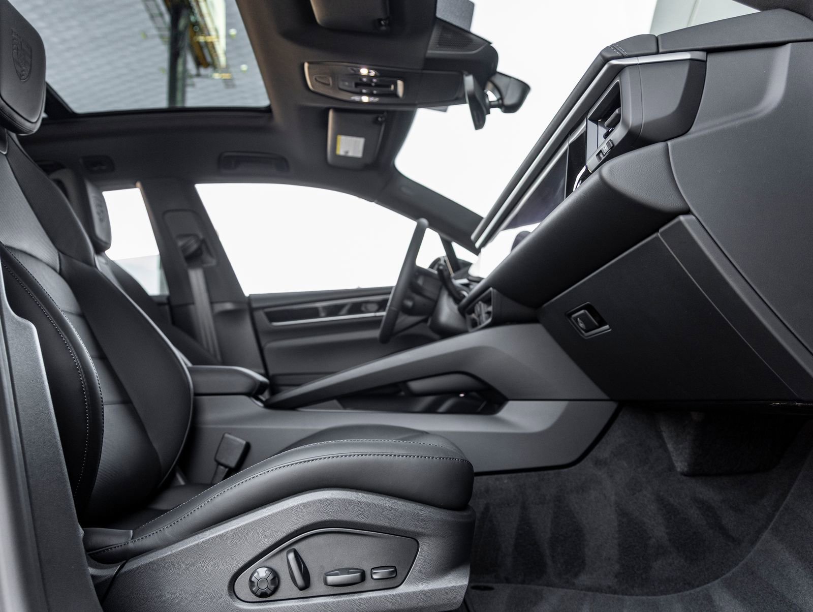 Used 2025 Porsche Macan Electric image 42