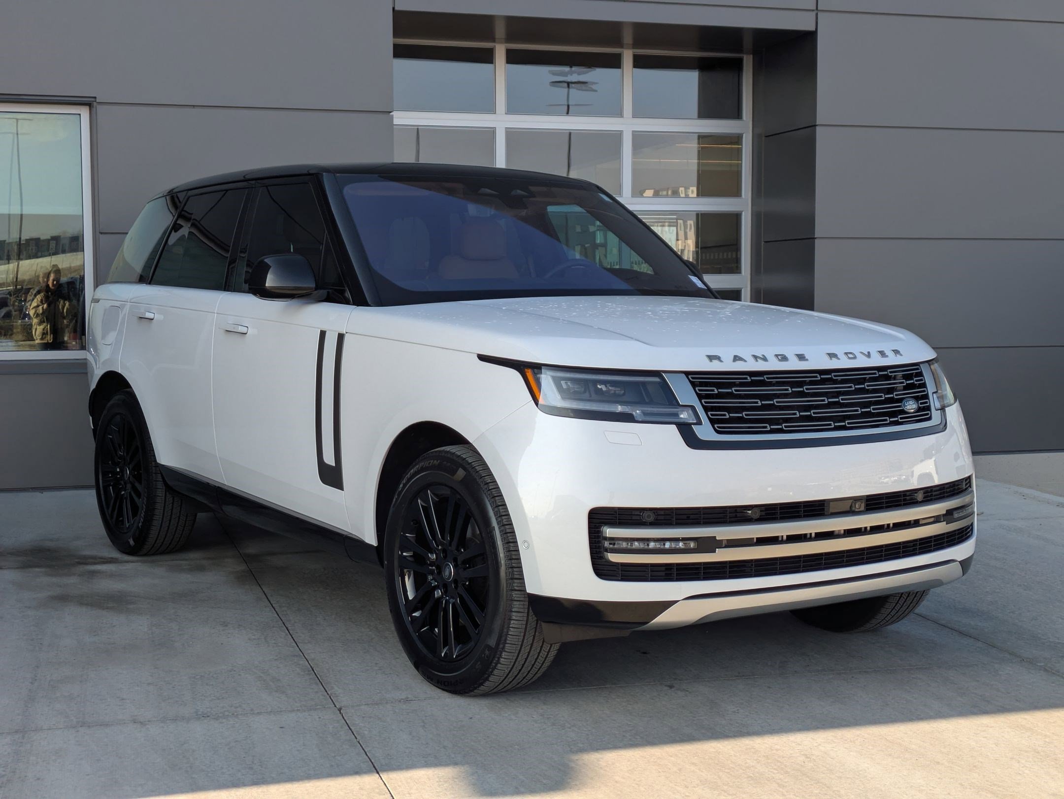 Certified 2023 Land Rover Range Rover SE image 3