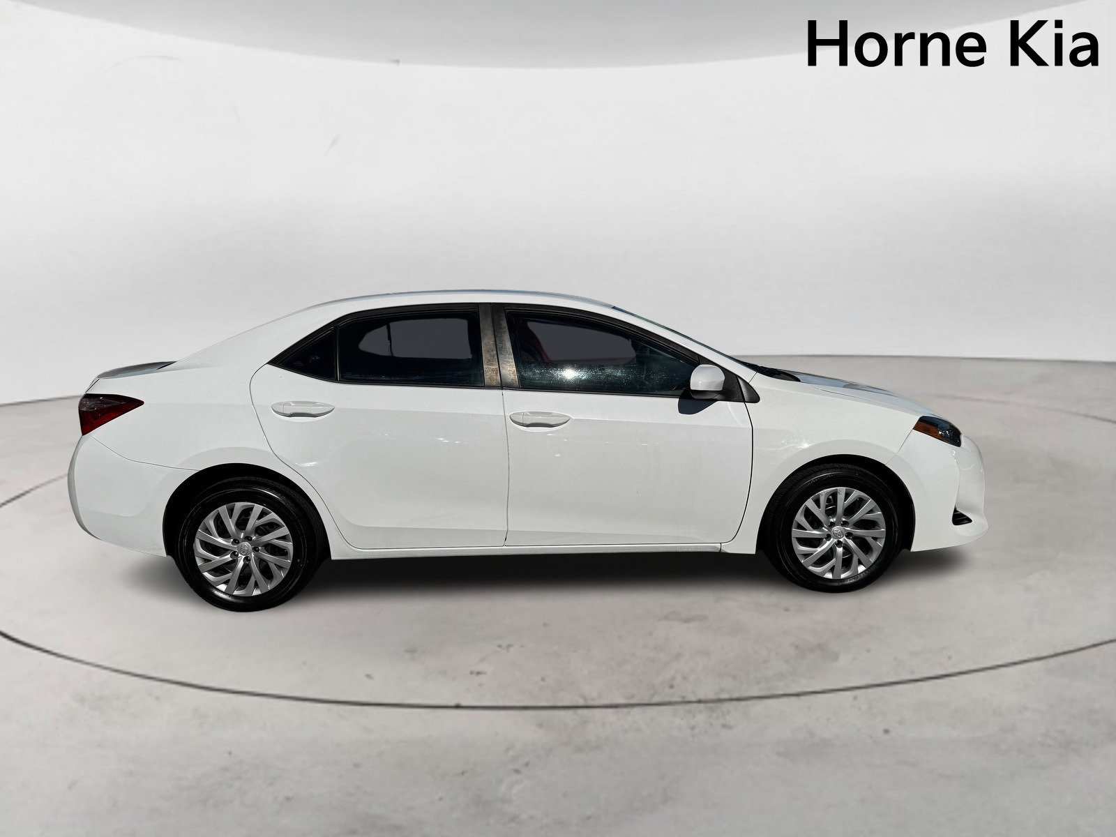Used 2019 Toyota Corolla LE image 3