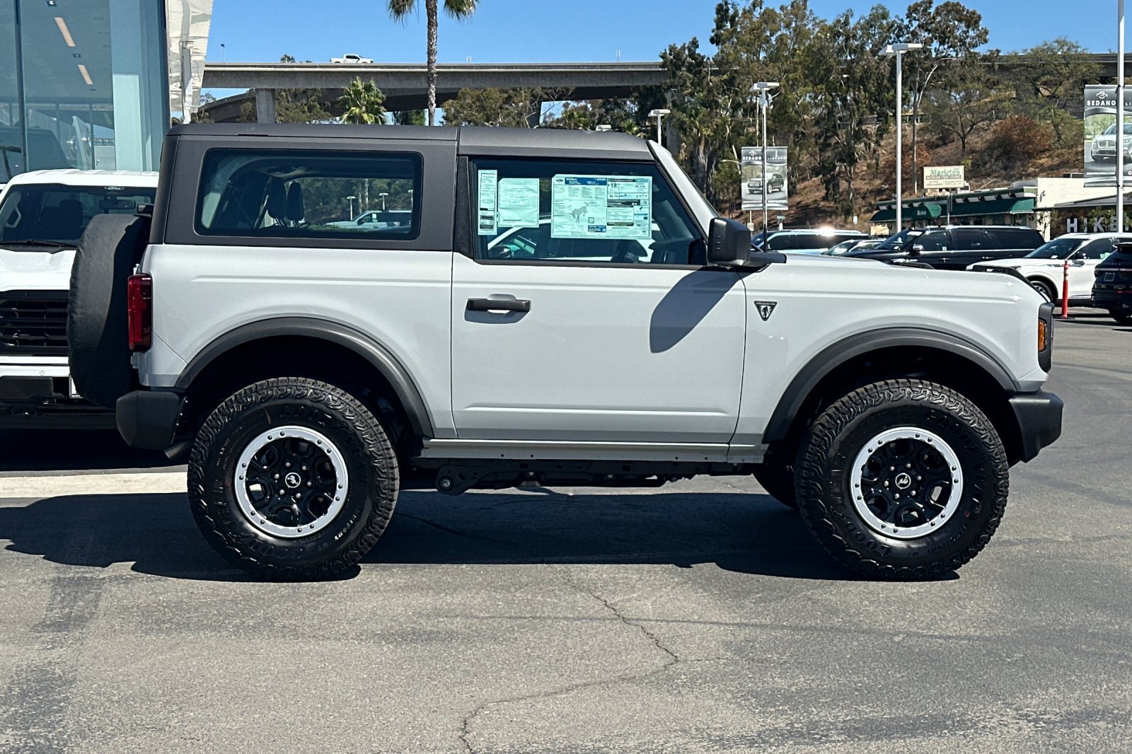 New 2026 Ford Bronco 2-Door w/ Sasquatch Package AWD/4WD image 2