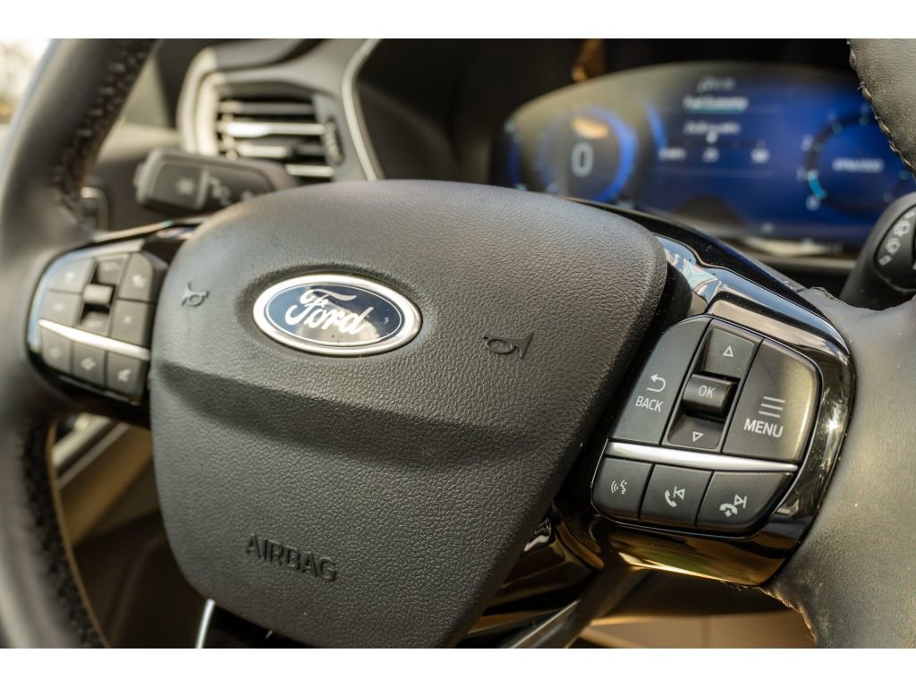 Used 2022 Ford Escape Titanium w/ Class II Trailer Tow Package image 28