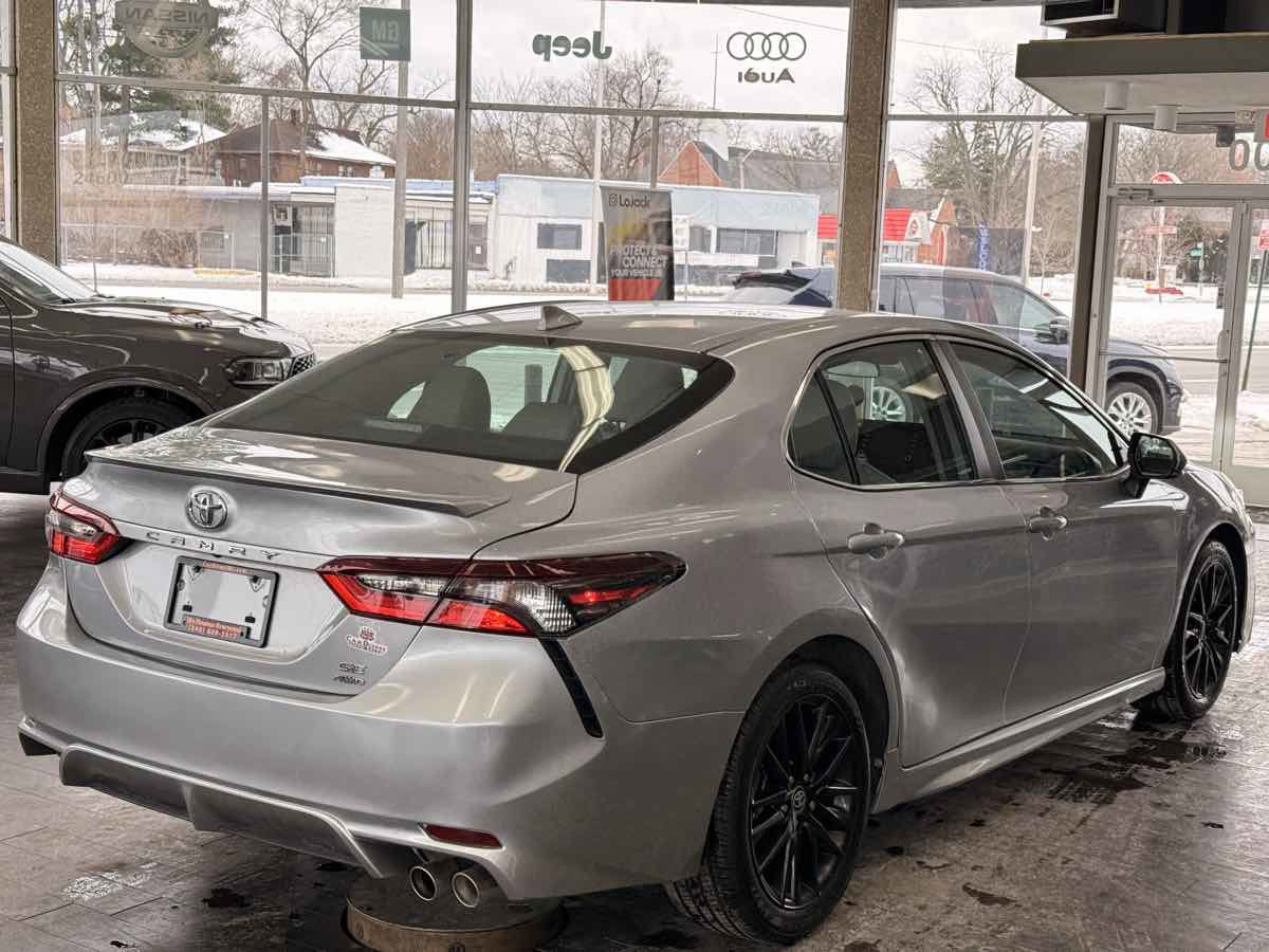 Used 2023 Toyota Camry SE AWD/4WD image 9