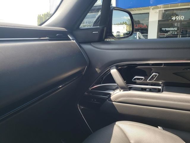 Used 2025 Land Rover Range Rover SE AWD/4WD image 32