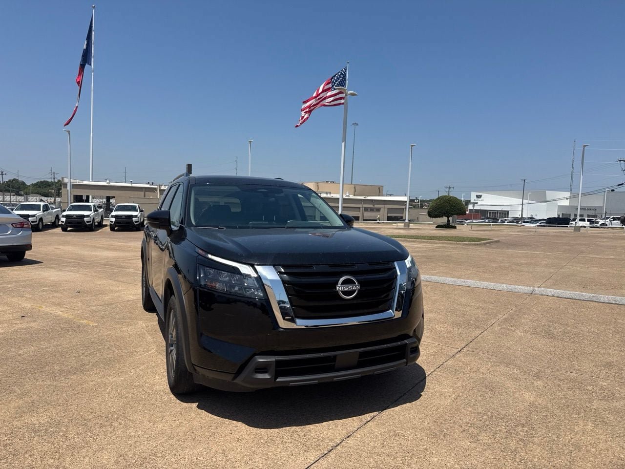Certified 2025 Nissan Pathfinder SV FWD image 3