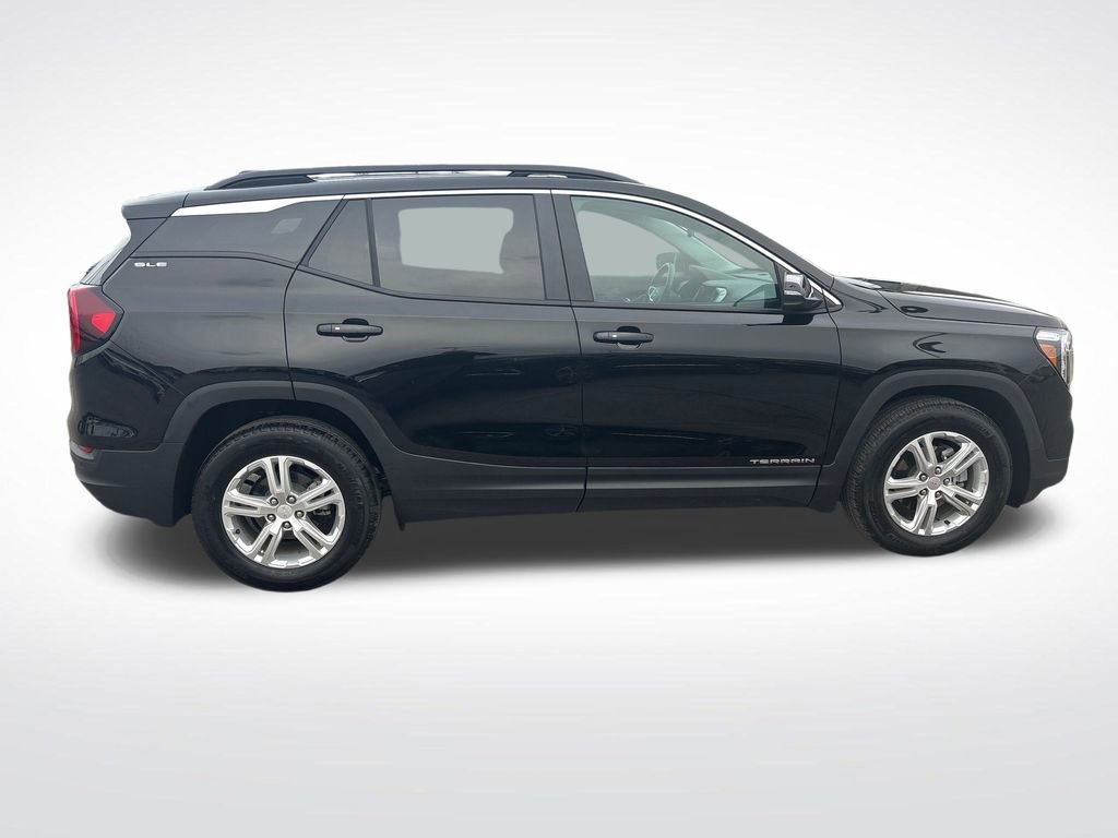 Used 2024 GMC Terrain SLE w/ Driver Convenience Package image 9