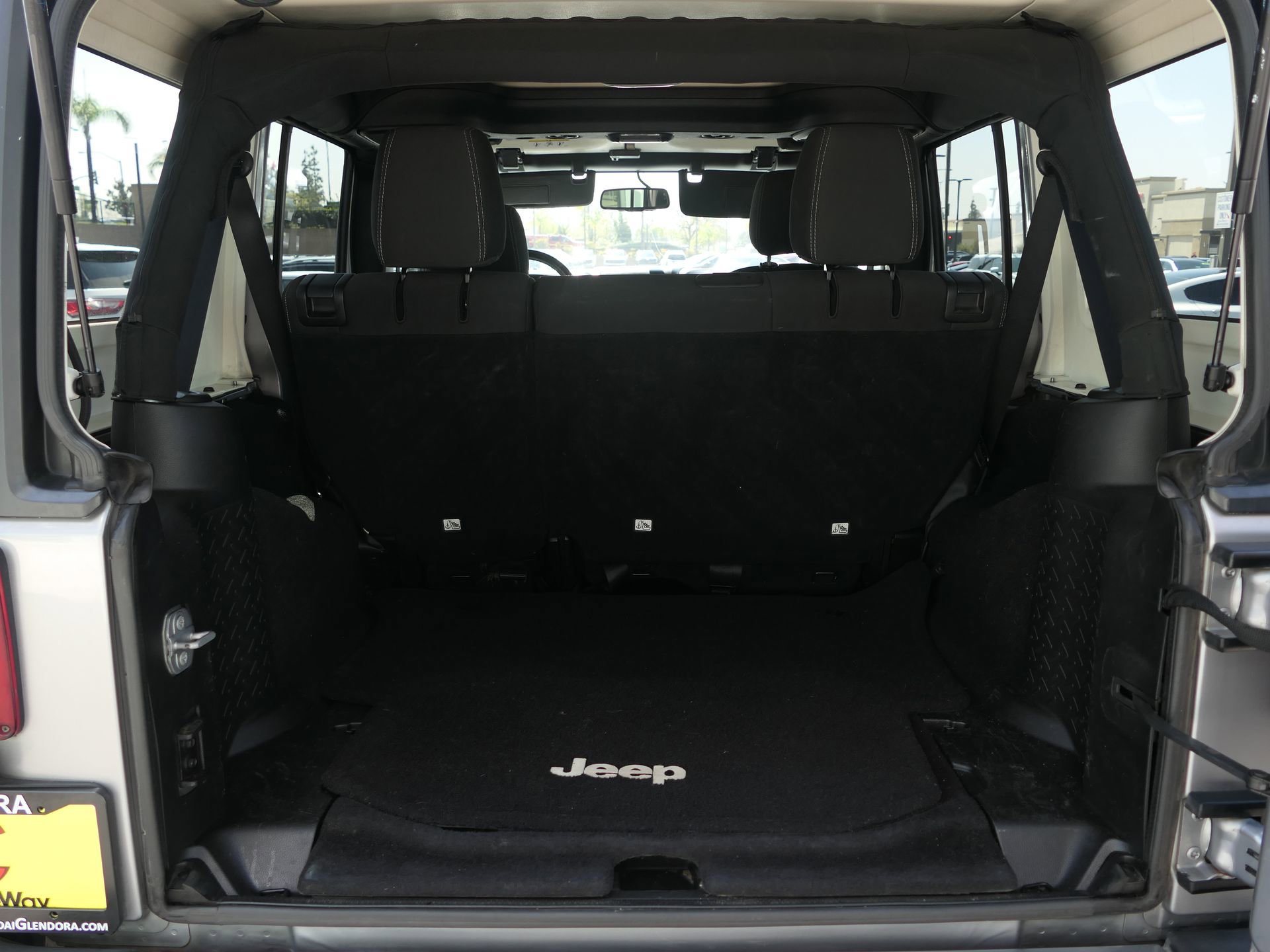 Used 2017 Jeep Wrangler Unlimited Sahara image 24