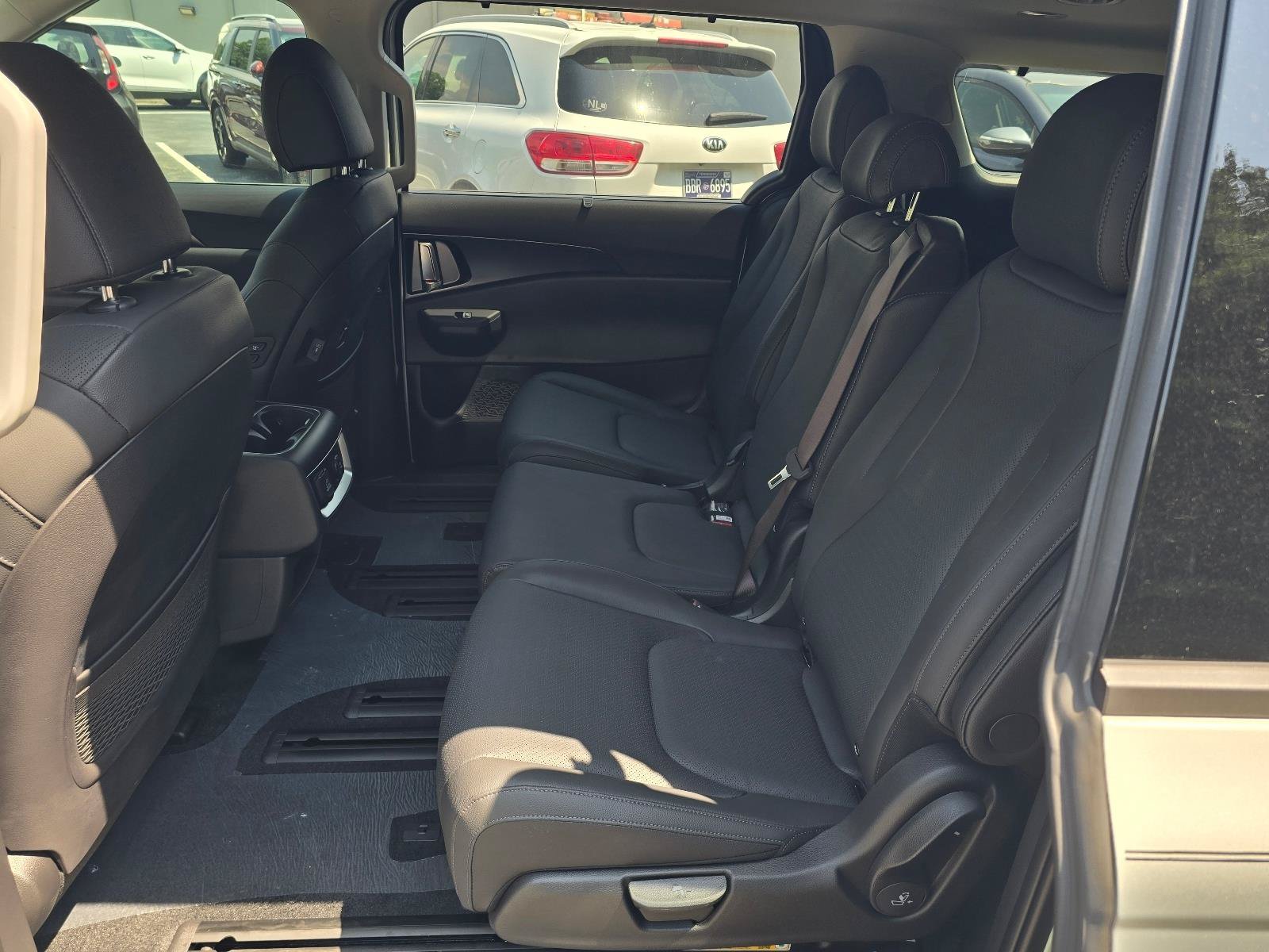 New 2027 Kia Carnival SX Prestige FWD image 4