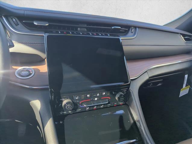 New 2025 Jeep Grand Cherokee Summit image 9