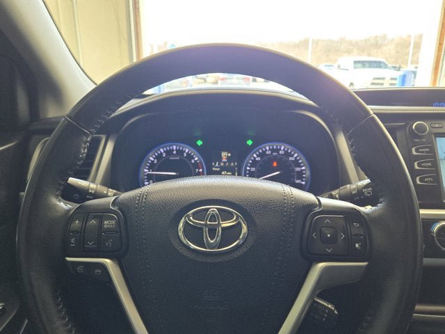 Used 2016 Toyota Highlander XLE AWD/4WD image 30