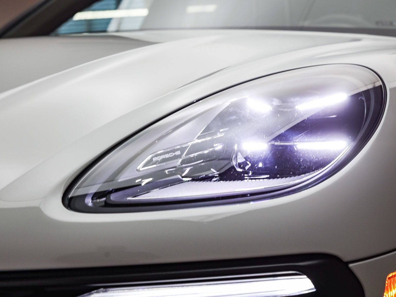 Certified 2026 Porsche Macan AWD/4WD image 11