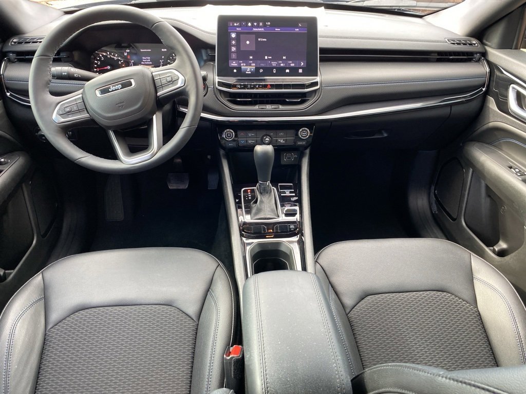 Used 2025 Jeep Compass Latitude w/ Altitude Special Edition image 19