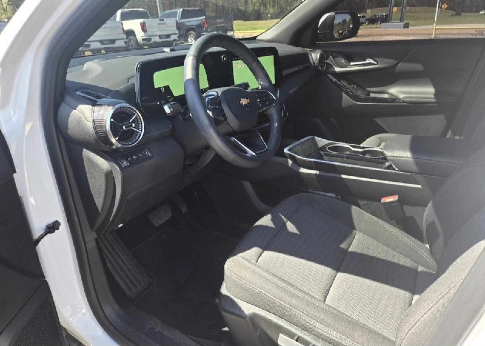 Used 2025 Chevrolet Equinox LT image 17