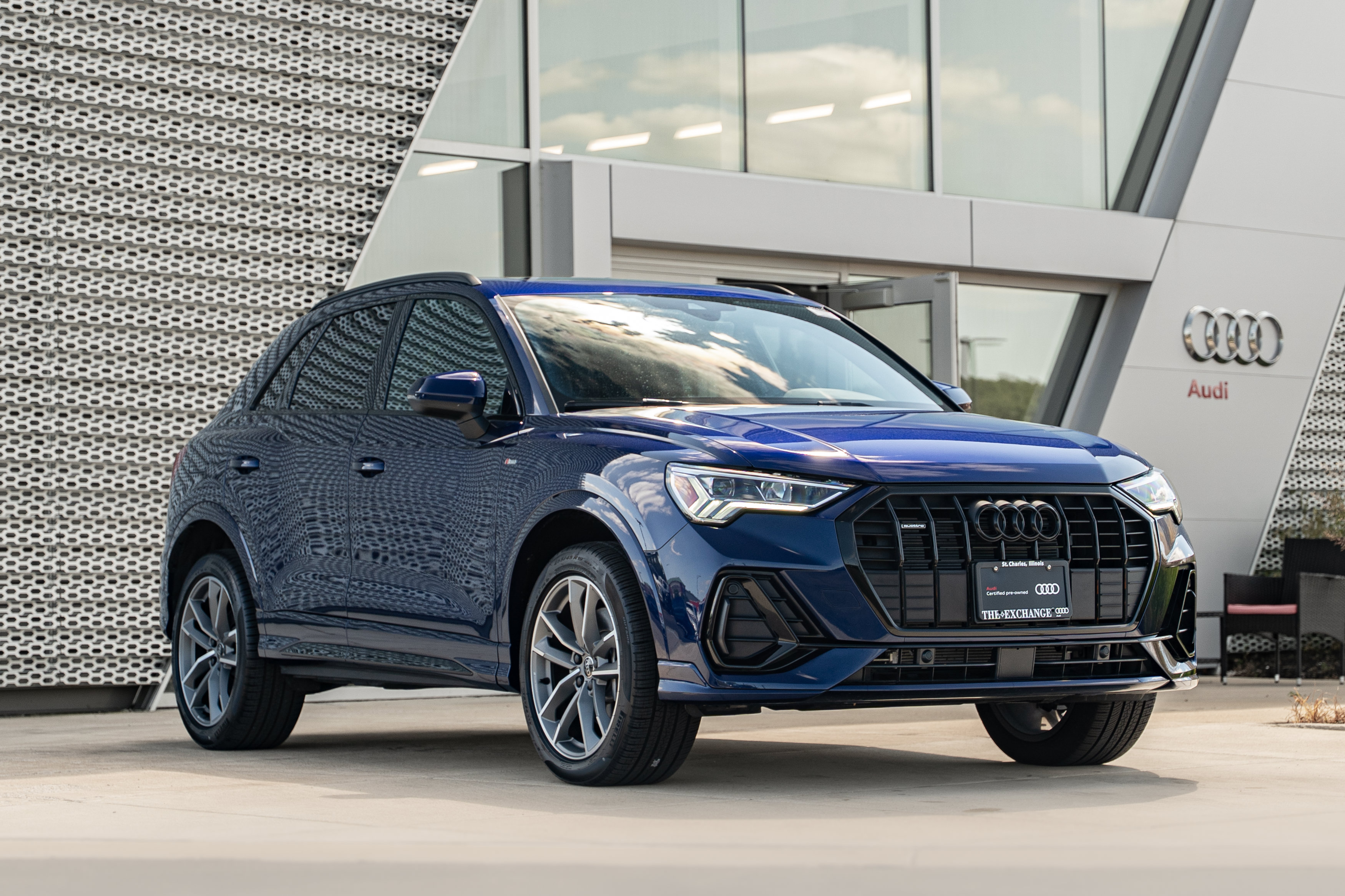 Certified 2025 Audi Q3 2.0T Premium w/ Convenience Package AWD/4WD image 1