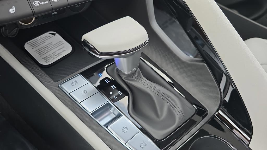 New 2026 Hyundai Elantra Limited FWD image 22