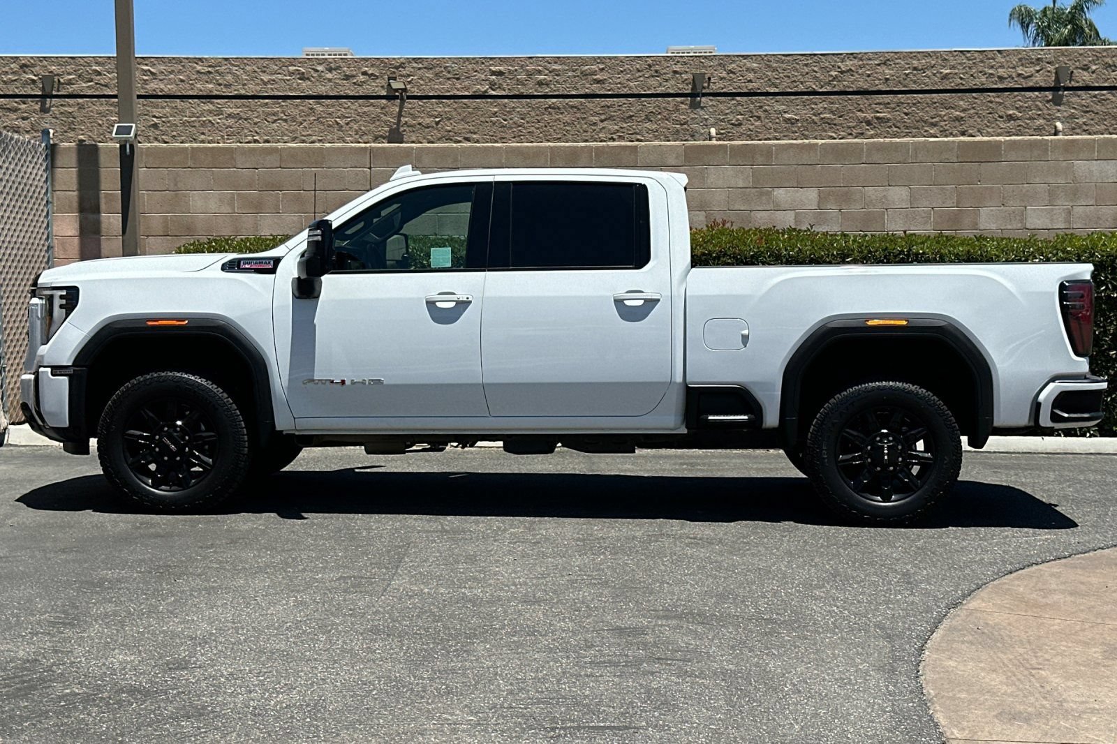 Certified 2025 GMC Sierra 2500 AT4 AWD/4WD image 7