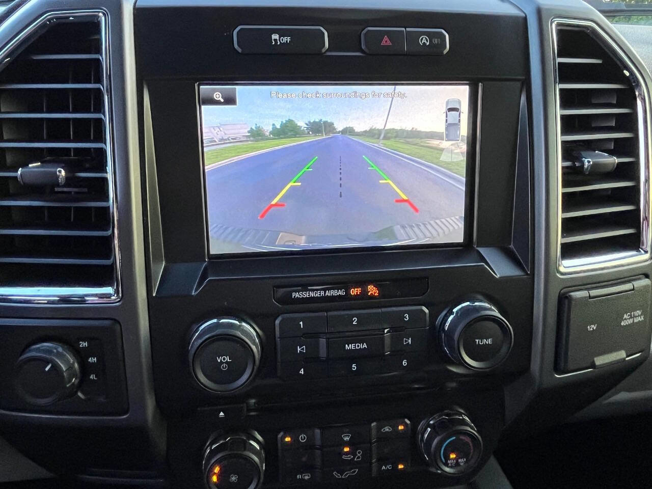 Used 2015 Ford F150 XLT w/ Equipment Group 302A Luxury AWD/4WD image 27