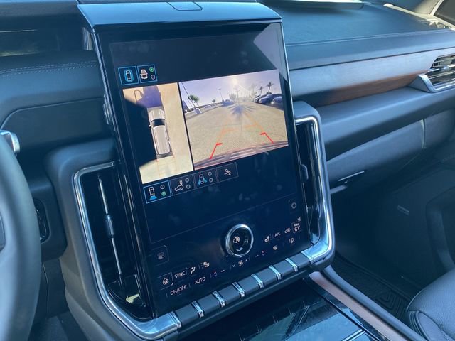 Used 2025 GMC Yukon Denali w/ Advanced Technology Package image 28