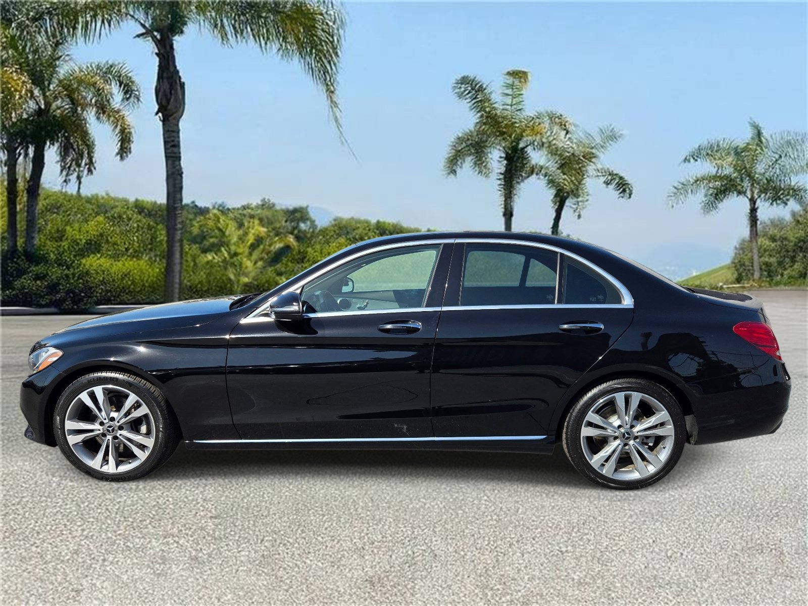 Used 2018 Mercedes-Benz C 300 Sedan w/ Premium Package image 2