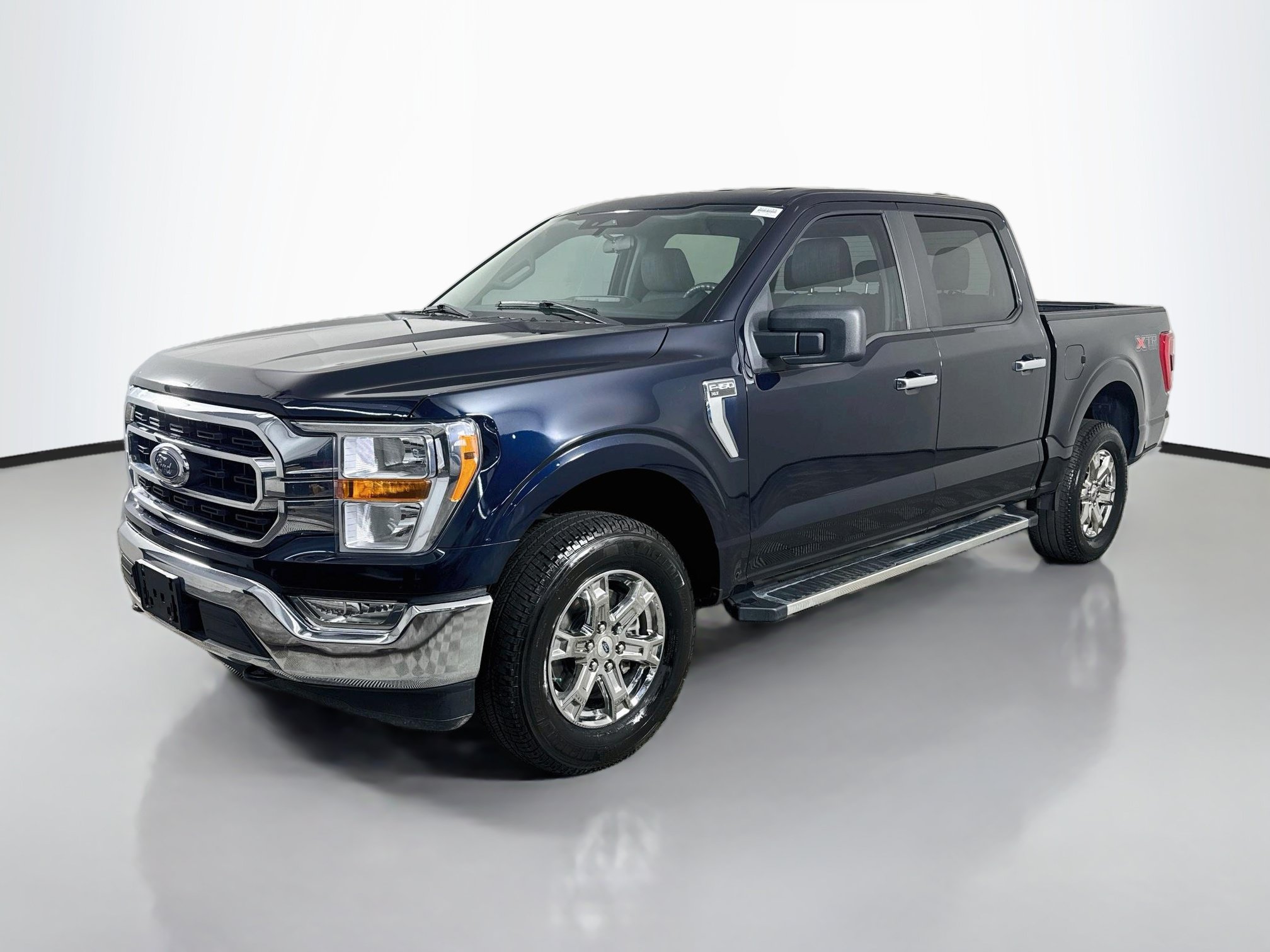 Used 2023 Ford F150 XLT w/ XTR Package AWD/4WD image 4