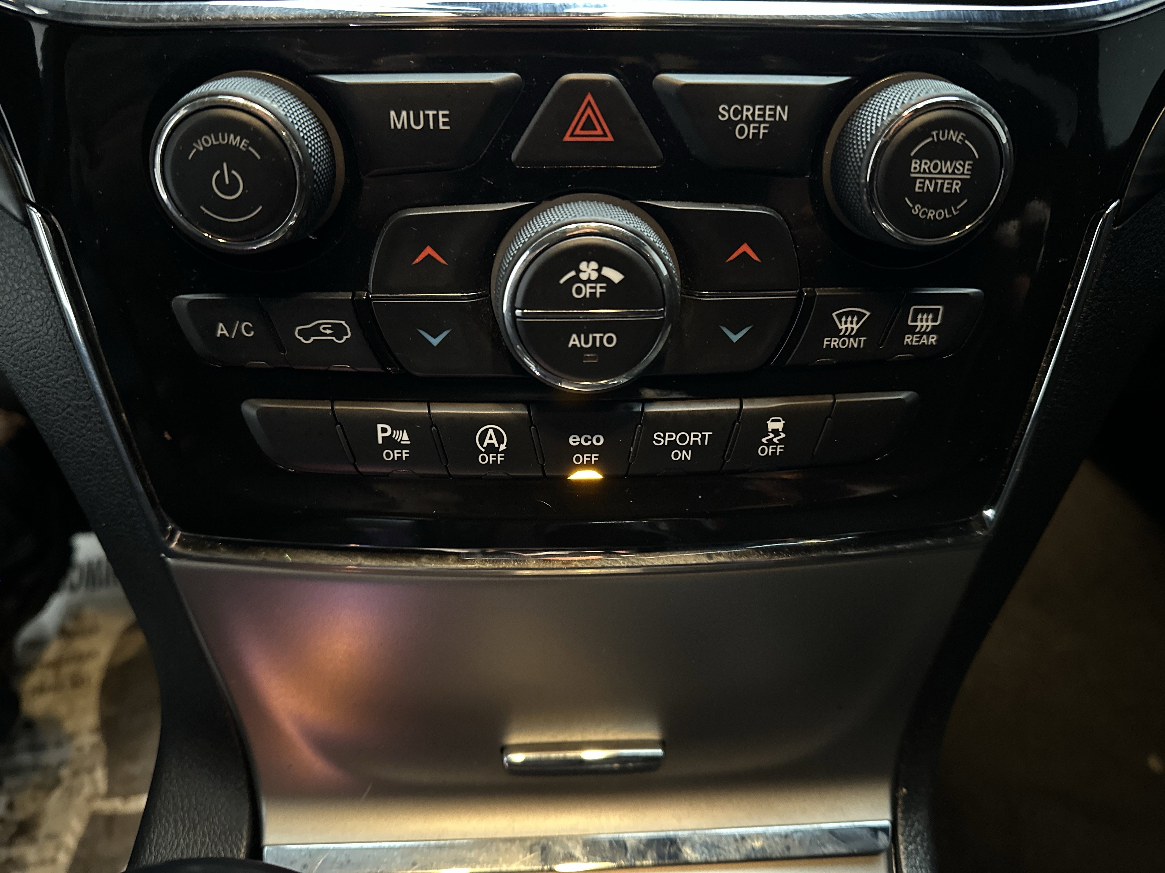 Used 2021 Jeep Grand Cherokee Laredo image 34