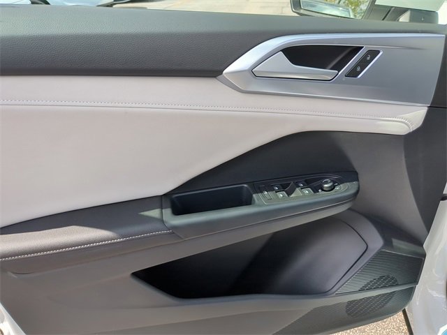 New 2025 Volkswagen Taos SE image 16