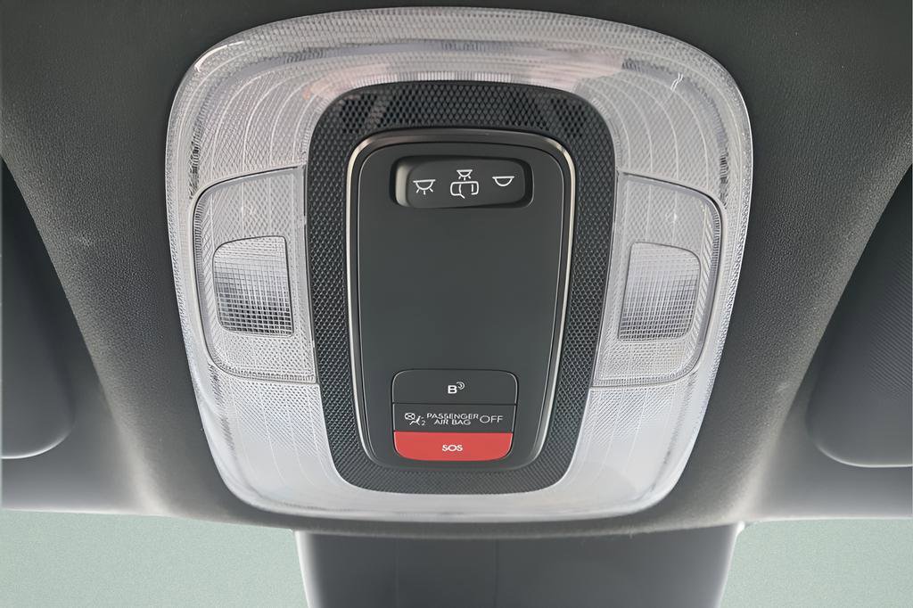 Certified 2025 Hyundai Elantra SEL FWD image 18