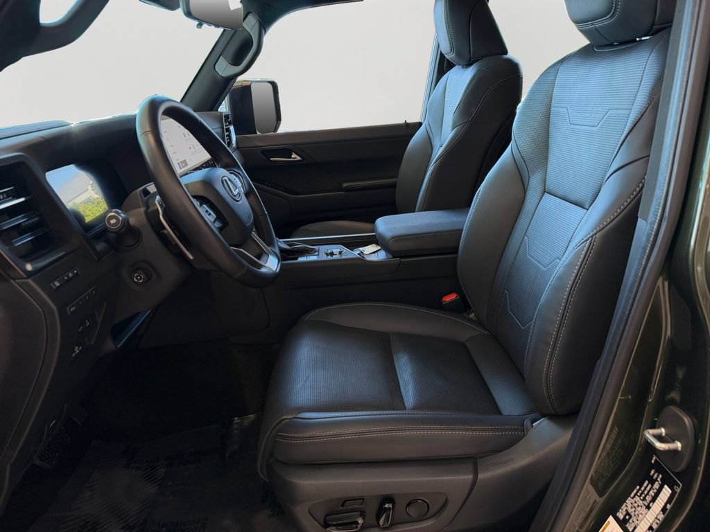 Used 2024 Lexus GX 550 w/ Accessory Package (2T) AWD/4WD image 16