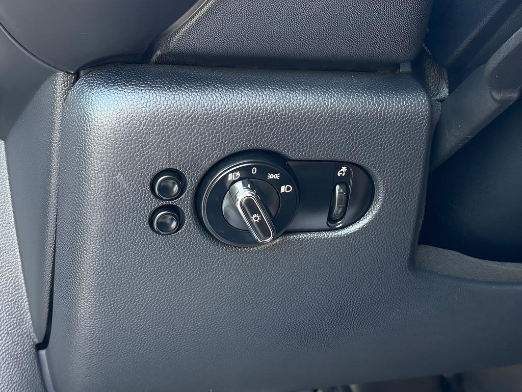 Used 2018 MINI Cooper 2-Door Hardtop FWD image 33