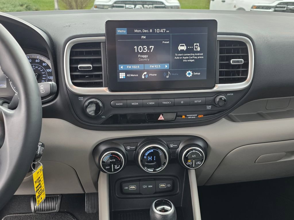 Used 2022 Hyundai Venue SEL image 20