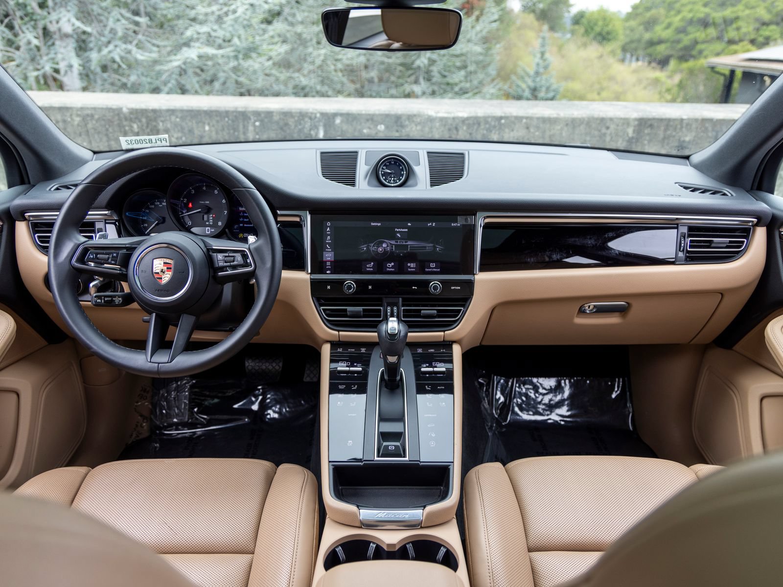 Certified 2023 Porsche Macan AWD/4WD image 34