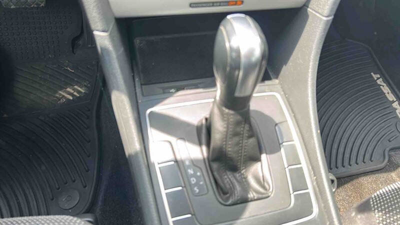 Used 2017 Volkswagen Passat 1.8T S image 15