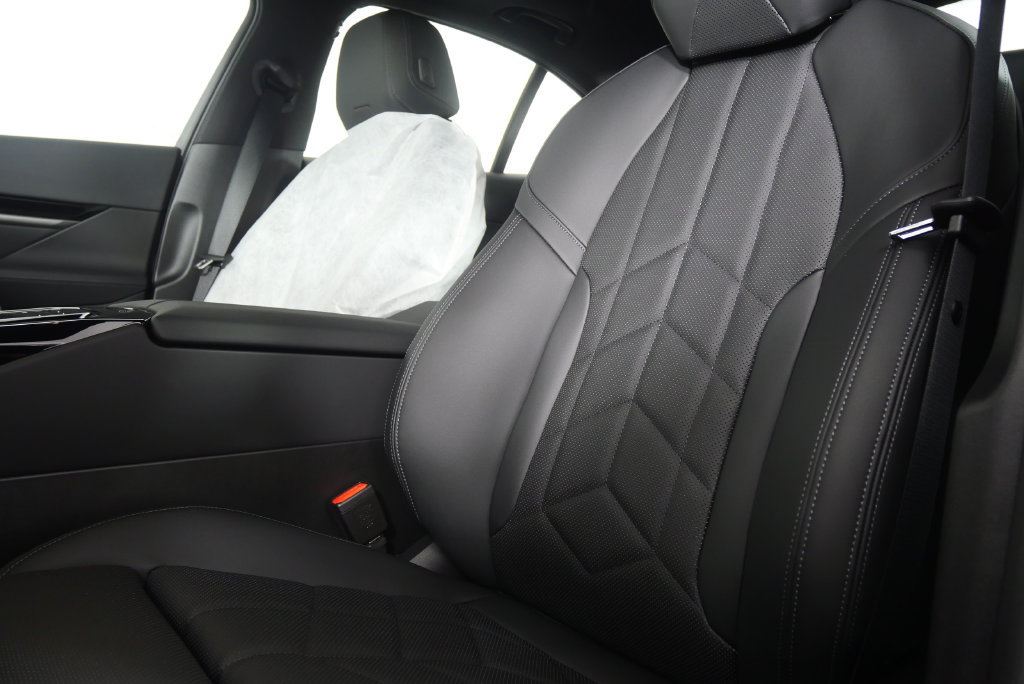Used 2026 BMW 530i w/ M Sport Package RWD image 11