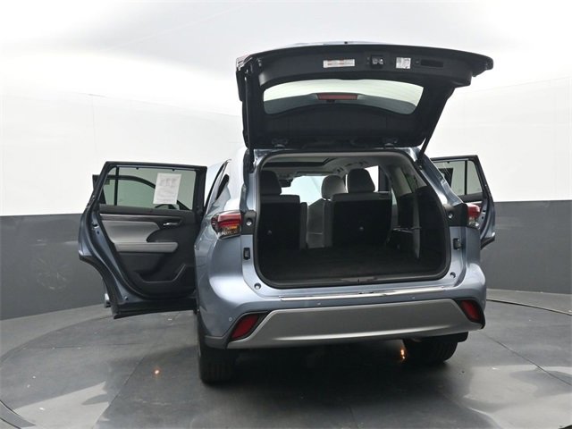 Used 2024 Toyota Highlander Platinum image 37