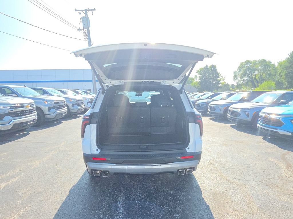 New 2026 Chevrolet Traverse LT w/ LPO, Floor Liner Package FWD image 8