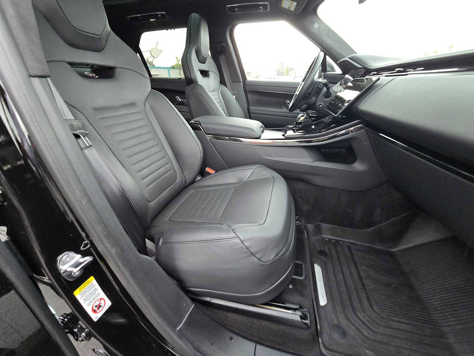 Used 2024 Land Rover Range Rover Sport image 12