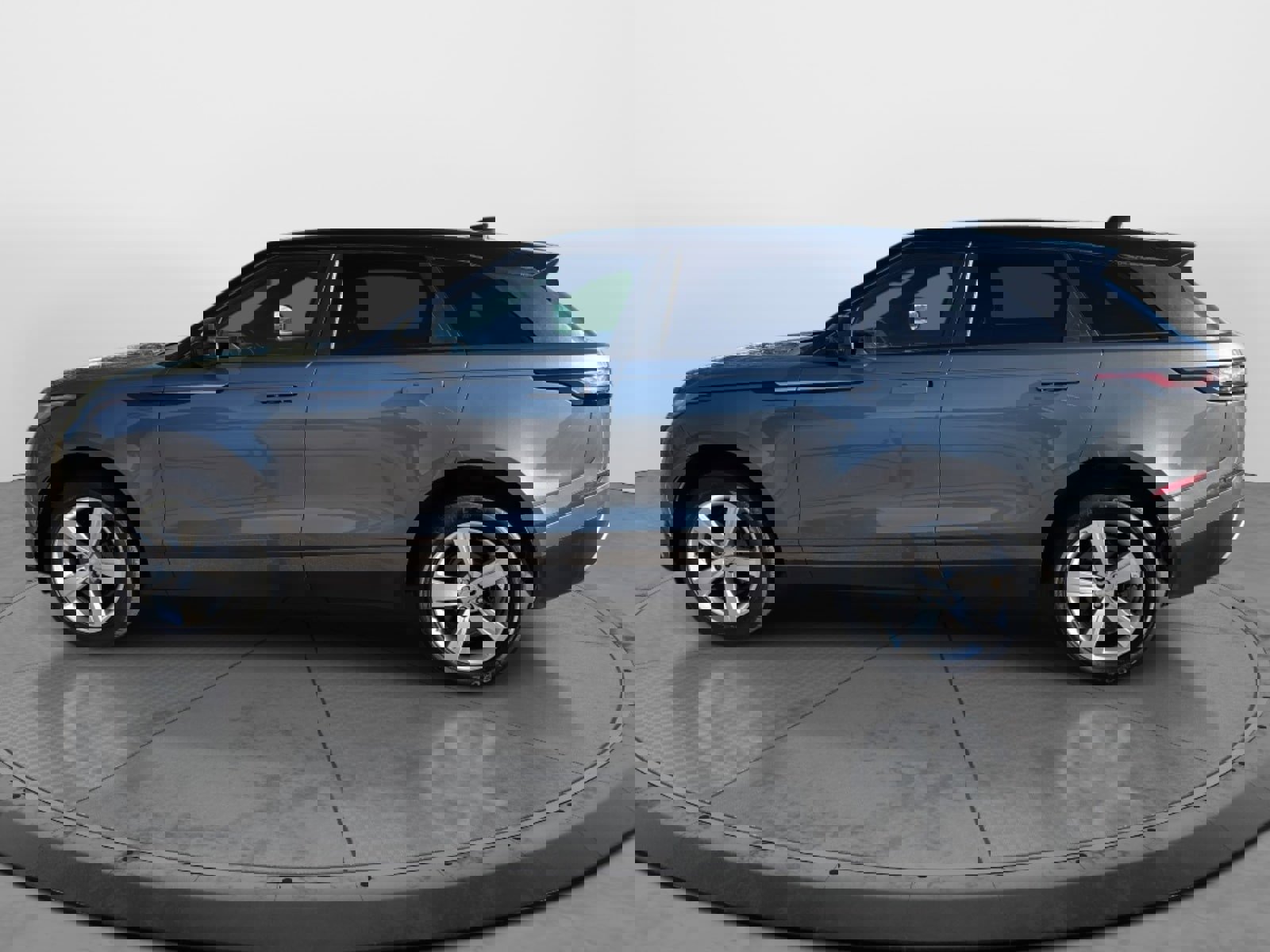 Used 2018 Land Rover Range Rover Velar S image 2