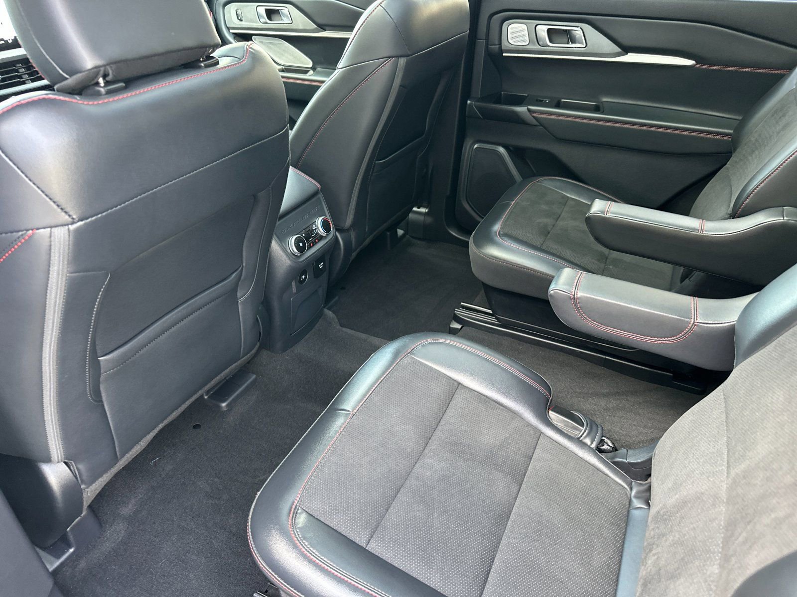 Used 2025 Ford Explorer ST AWD/4WD image 13