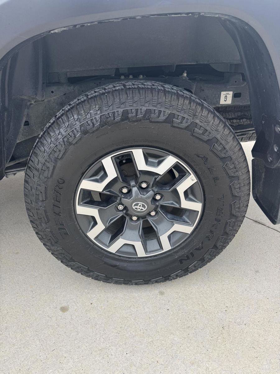 Used 2023 Toyota Tacoma TRD Off-Road w/ Black Out Package (TMS) AWD/4WD image 20