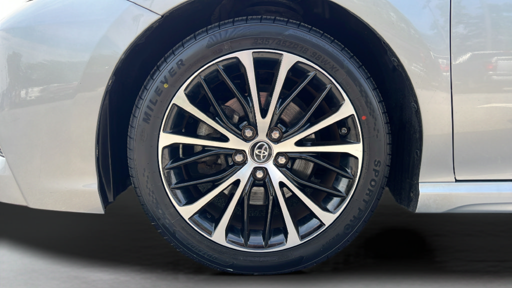 Used 2019 Toyota Camry SE w/ Convenience Package FWD image 9