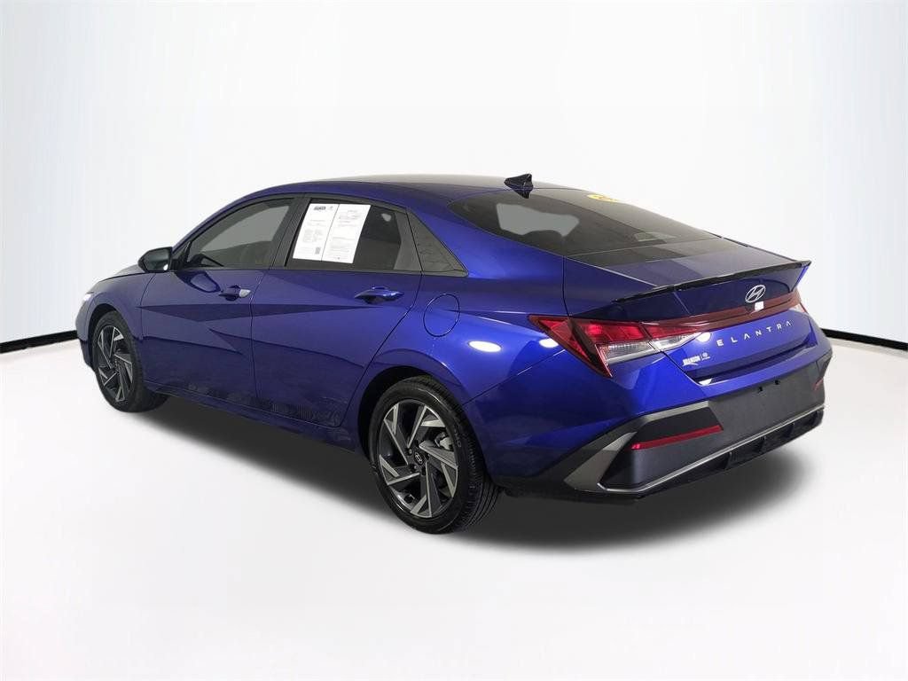Used 2025 Hyundai Elantra Sport FWD image 7