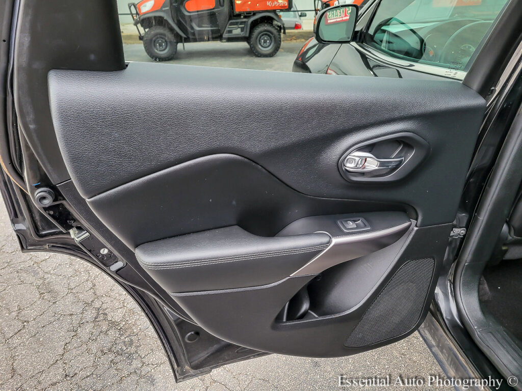 Used 2019 Jeep Cherokee Limited image 27