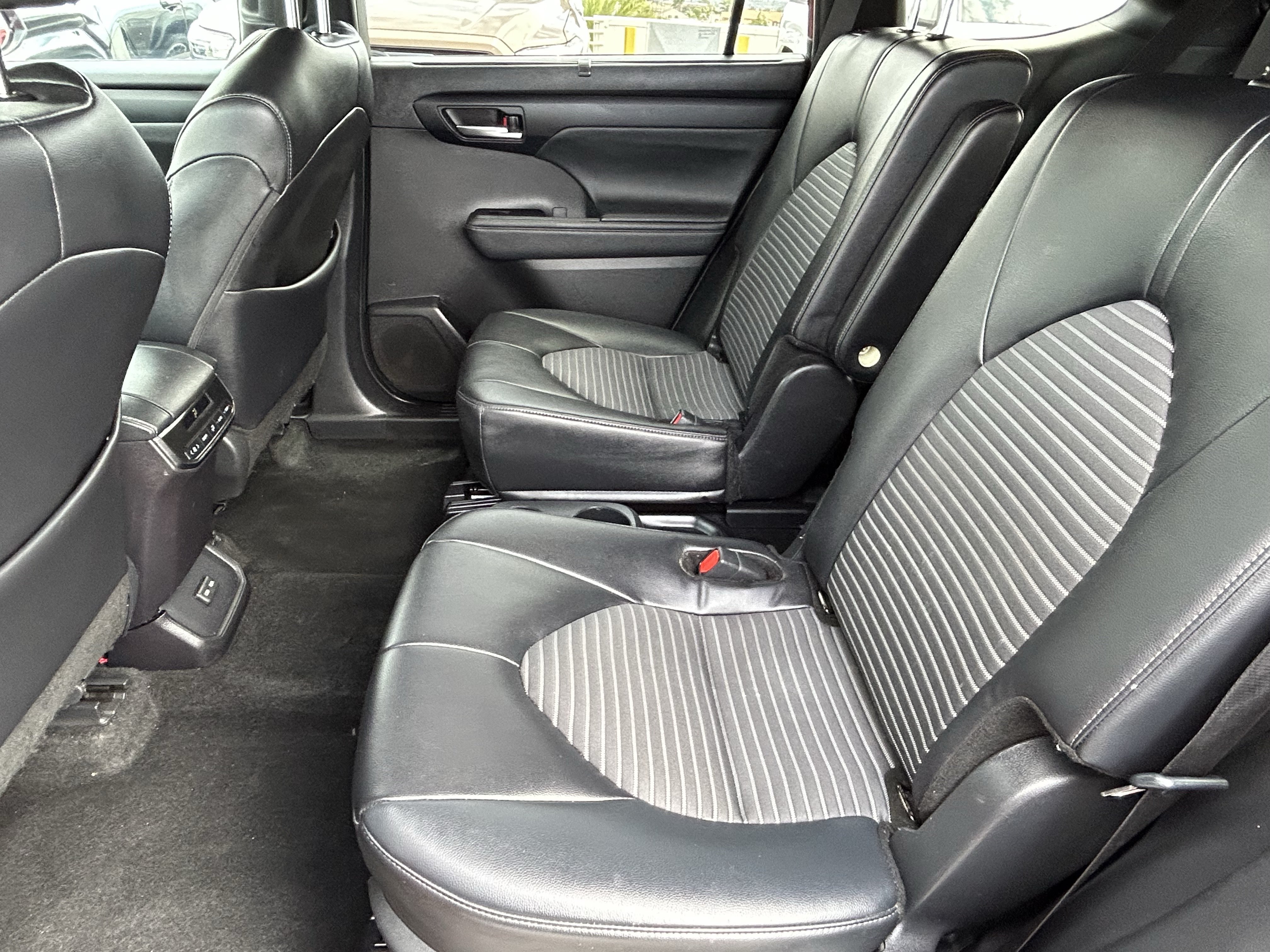 Used 2024 Toyota Highlander XSE AWD/4WD image 15