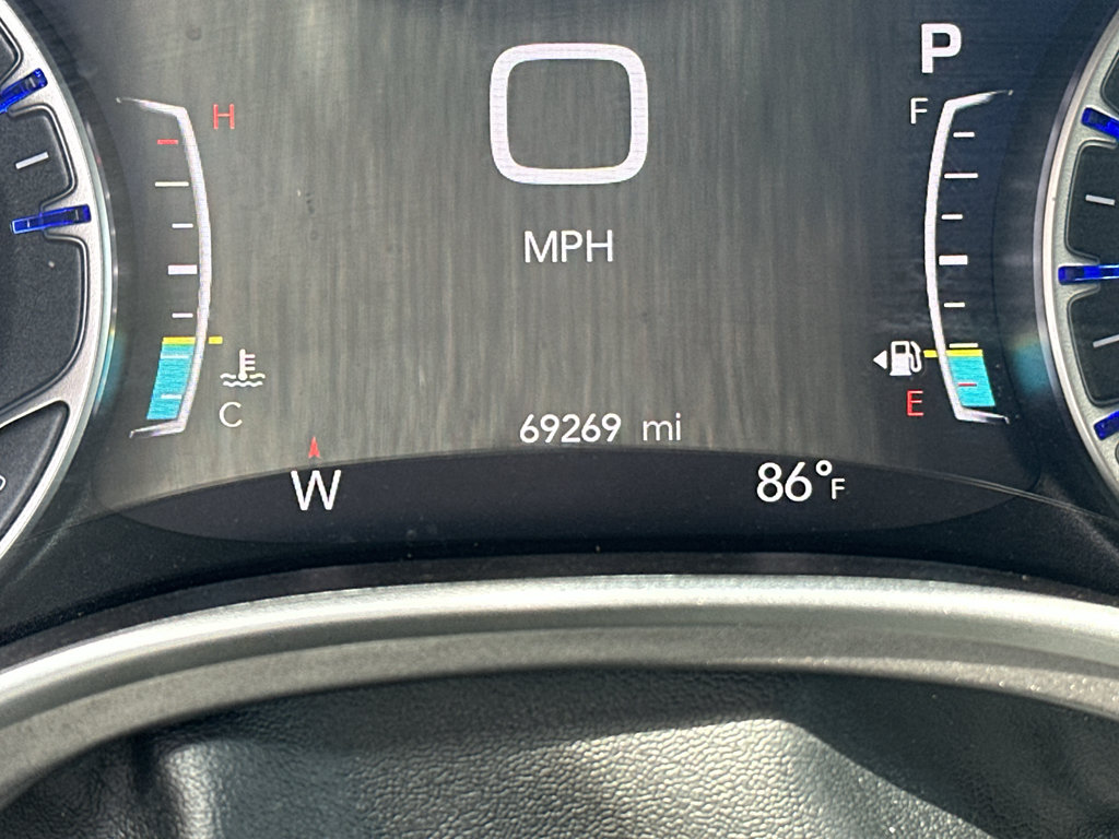 Used 2024 Chrysler Pacifica Touring-L FWD image 17