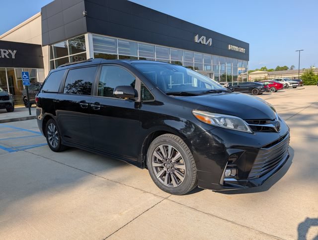 Used 2018 Toyota Sienna Limited Premium FWD image 1