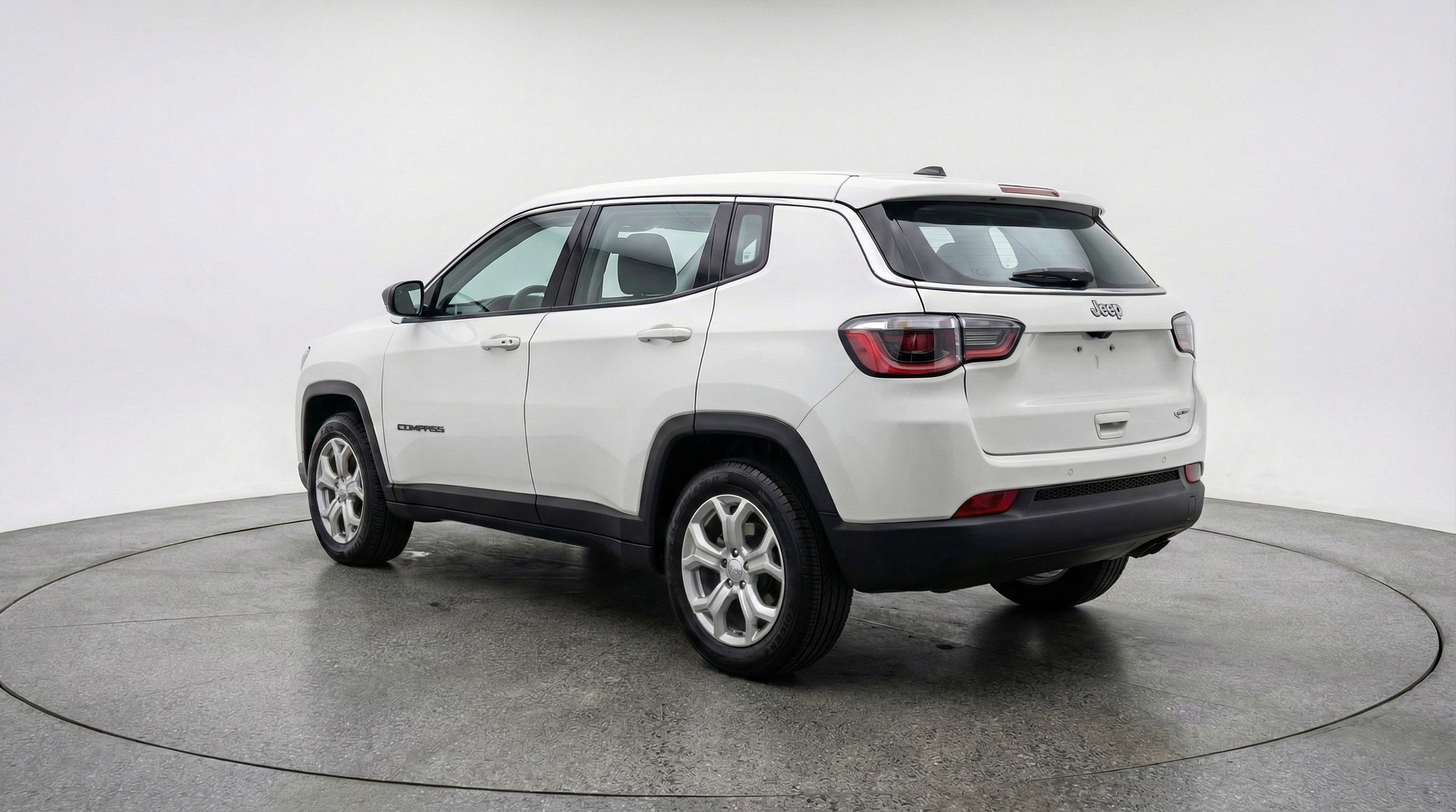 Used 2025 Jeep Compass Latitude AWD/4WD image 6