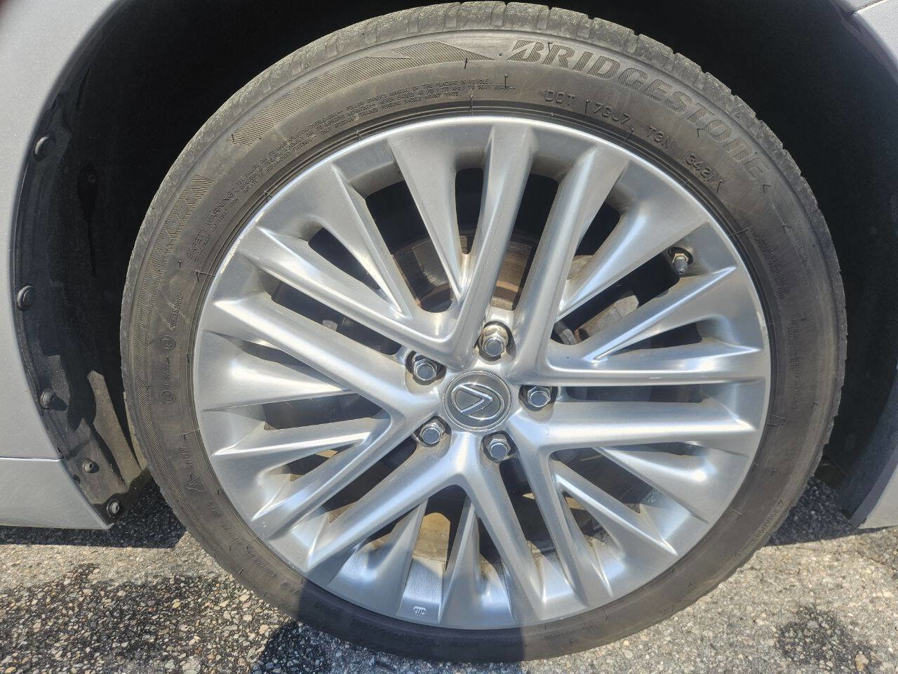 Used 2016 Lexus ES 350 w/ Luxury Package w/Wood Trim image 28