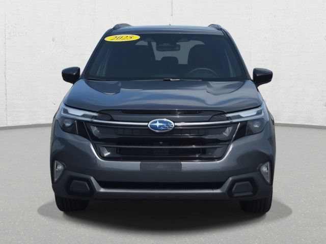 Used 2025 Subaru Forester Touring AWD/4WD image 2