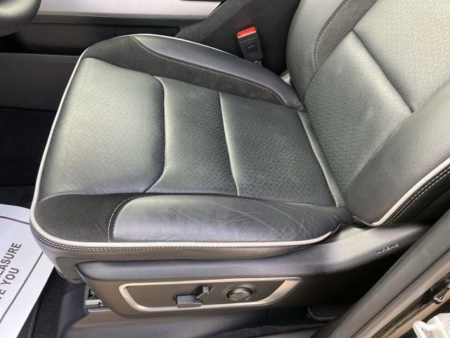 Used 2025 RAM 1500 Laramie w/ Sport Appearance Package AWD/4WD image 11