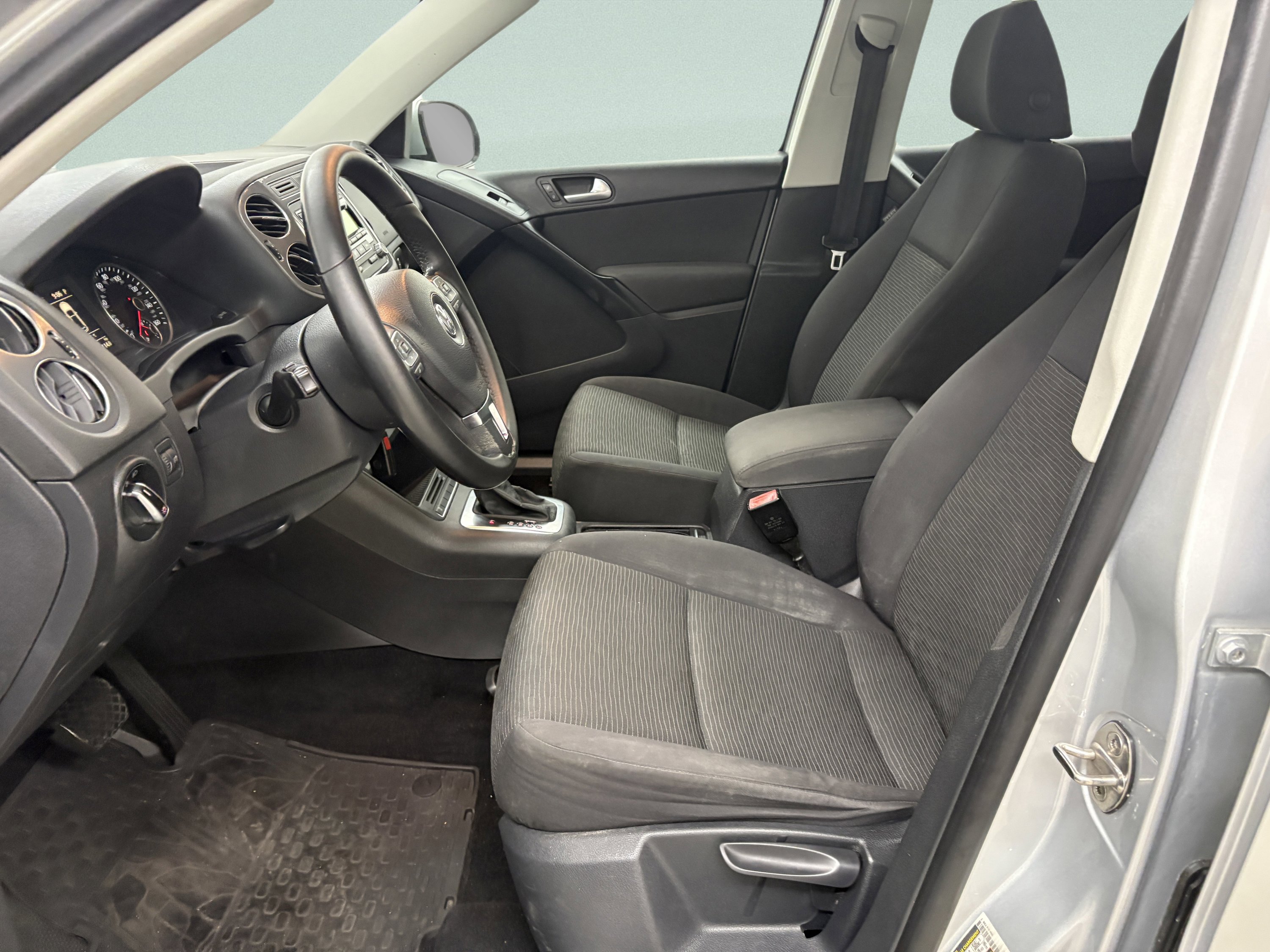 Used 2014 Volkswagen Tiguan S FWD image 11